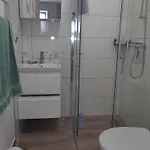 Goscinny Nad Jeziorem Limajno *