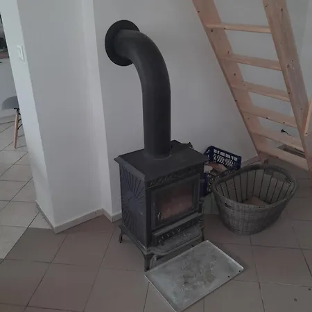 Goscinny Nad Jeziorem Limajno